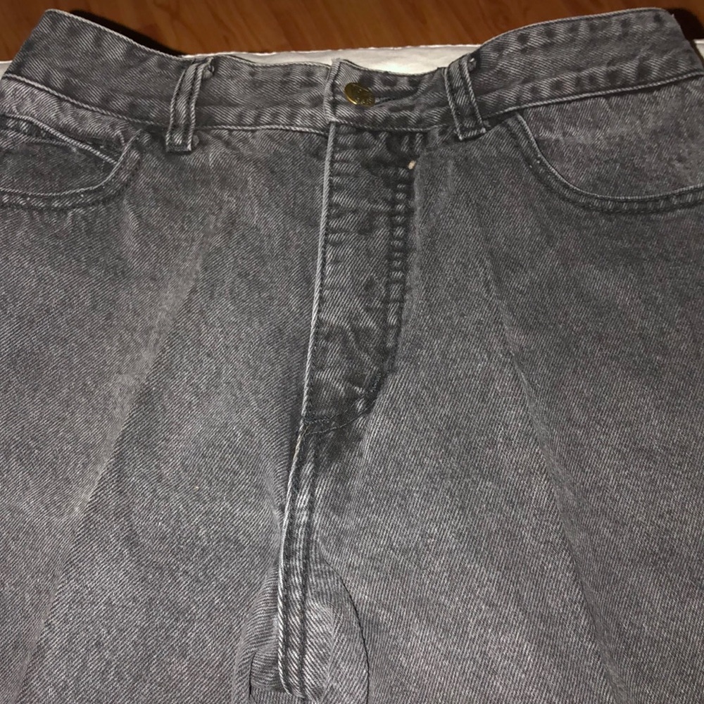 Vintage Guess, great shade of black. Tapered leg!